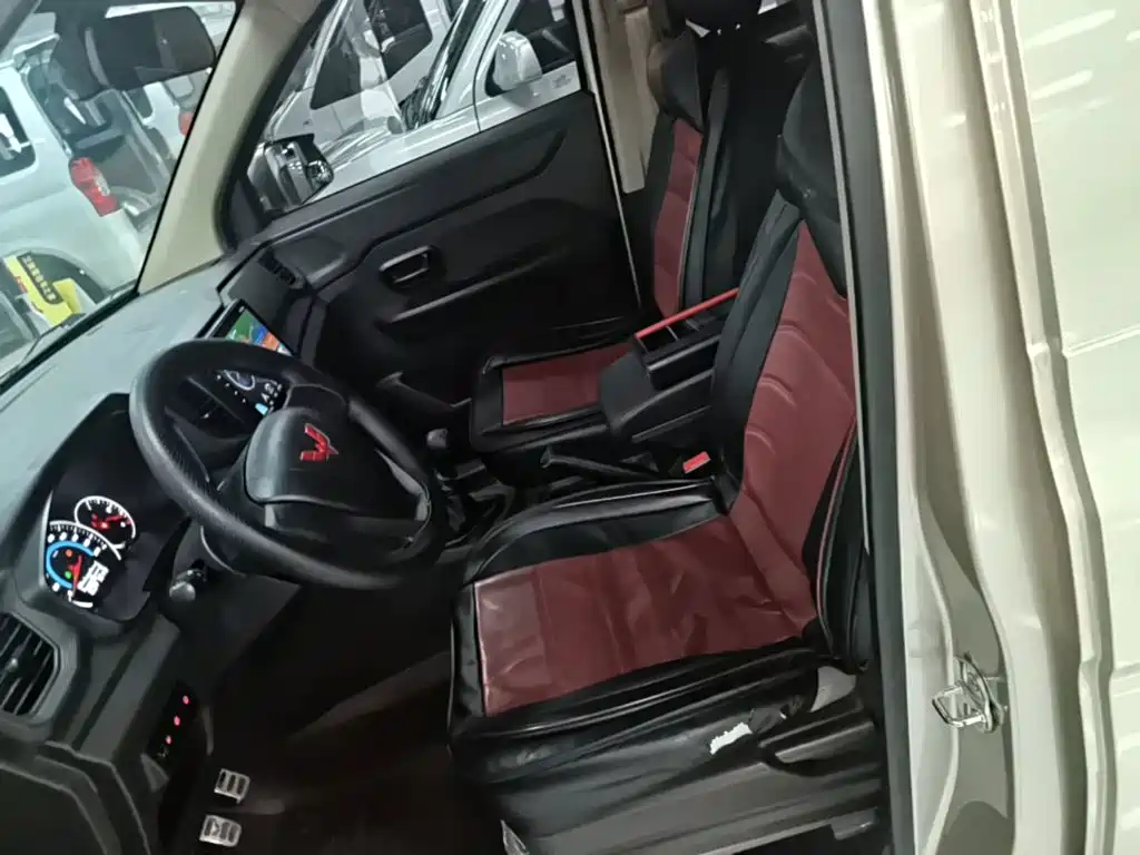 Wuling Hongguang V — миниатюра 15