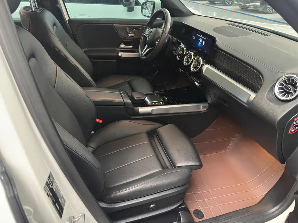 Mercedes-Benz GLB — миниатюра 13