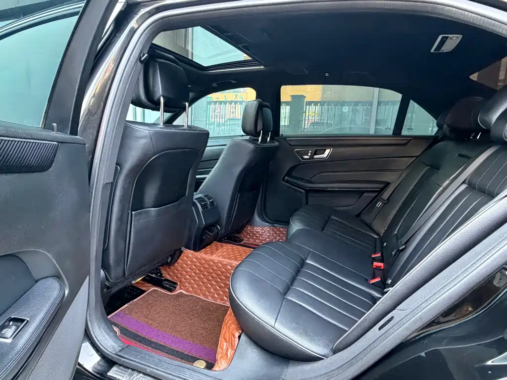 Mercedes-Benz E-Class — миниатюра 6