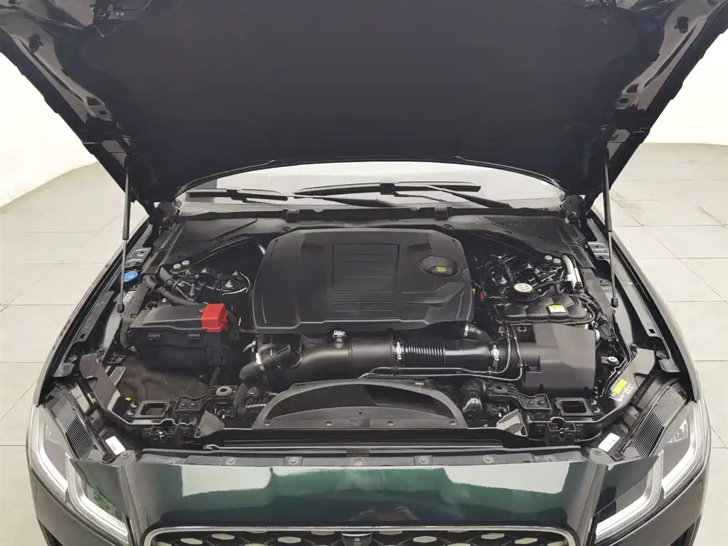 Jaguar XFL 2022 XFL 2.0T P300 Flagship Sport