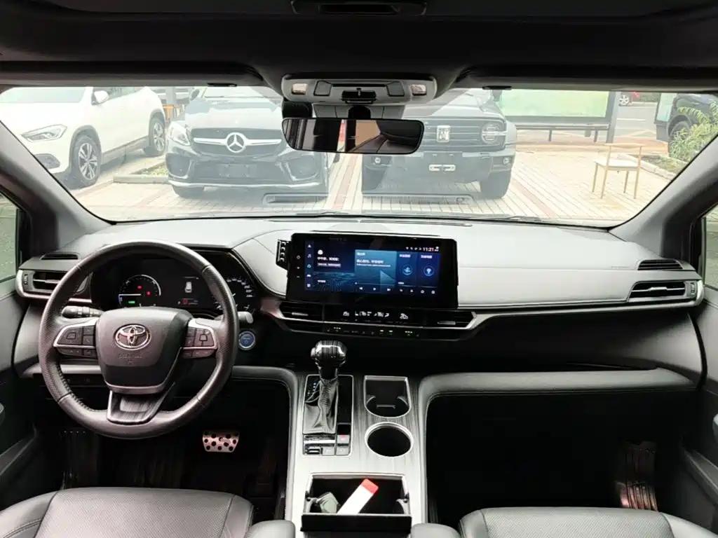 Toyota Sienna — миниатюра 10
