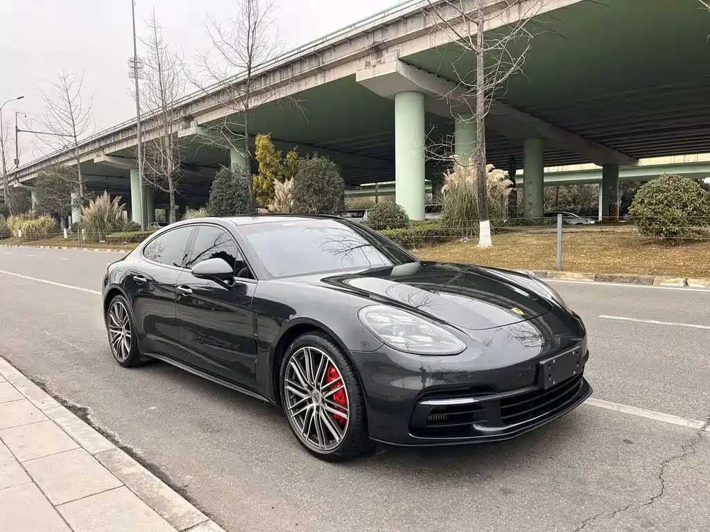 PORSCHE PANAMERA