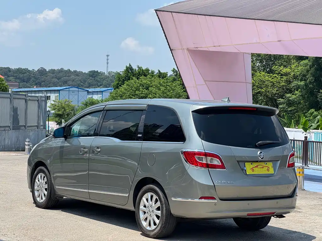 Buick GL8 — миниатюра 3