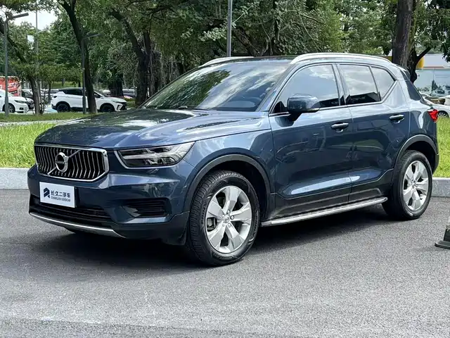 VOLVO XC40 2021