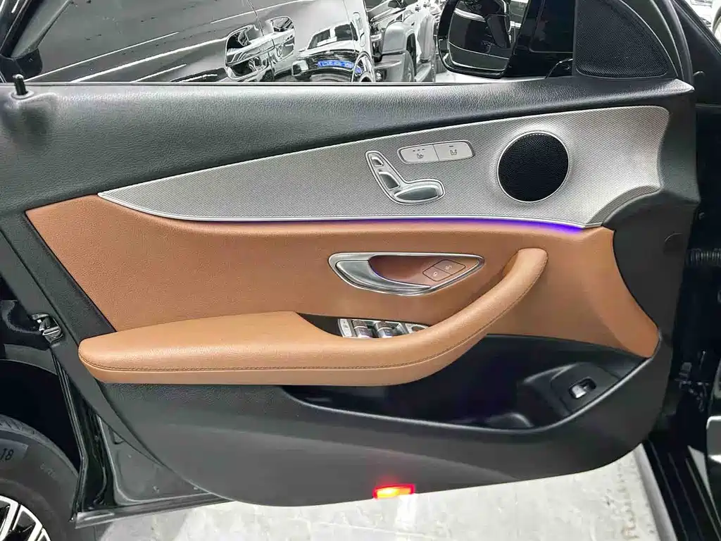 Mercedes-Benz E-Class — миниатюра 13