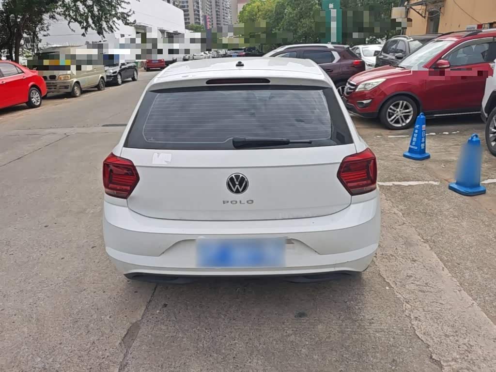 Volkswagen Polo 1.5 л 2023 г. Белый, пробег 17600 км
