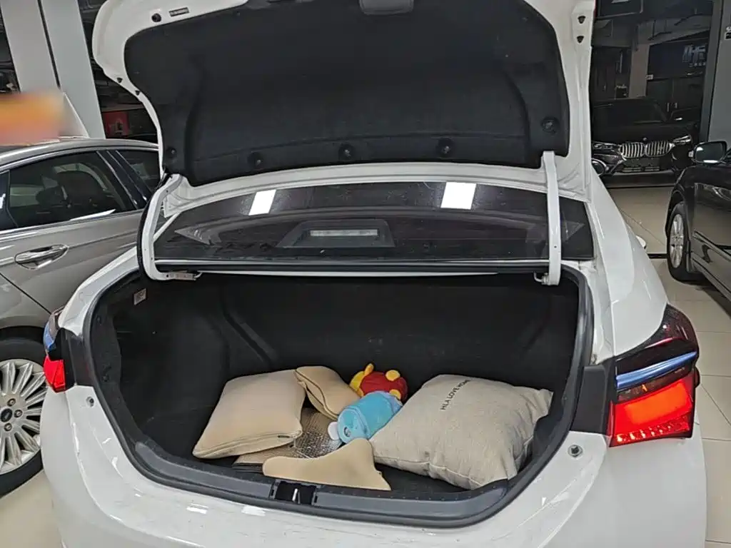 Toyota Corolla Hybrid — миниатюра 19
