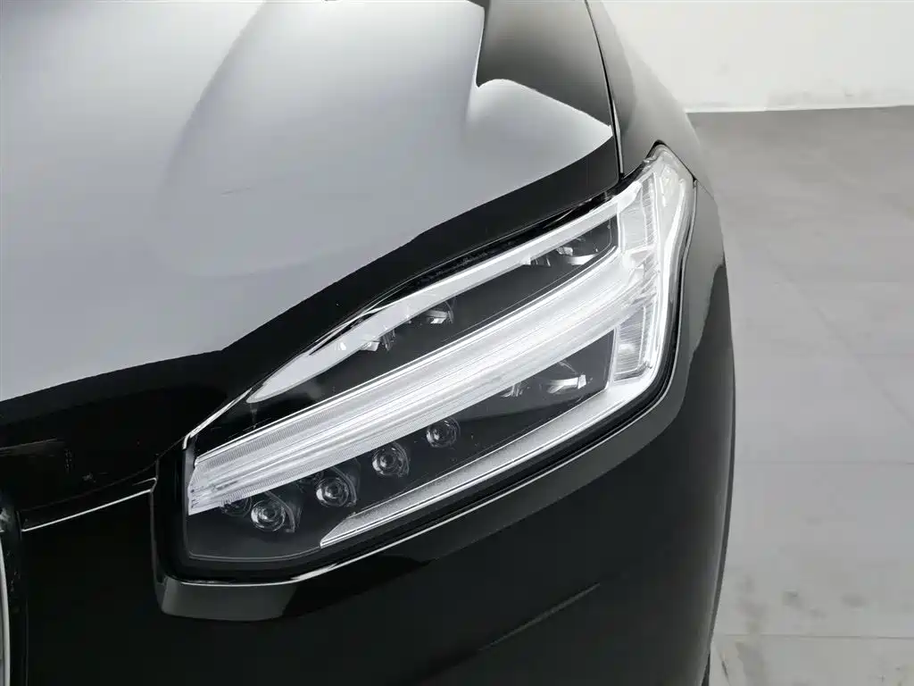 Volvo XC90 2023 T8 RECHARGE Luxury 7 мест