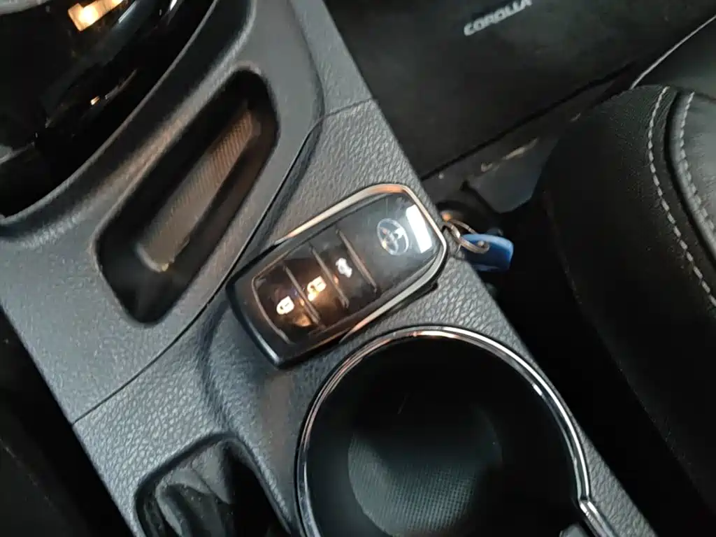Toyota Corolla Hybrid — миниатюра 9