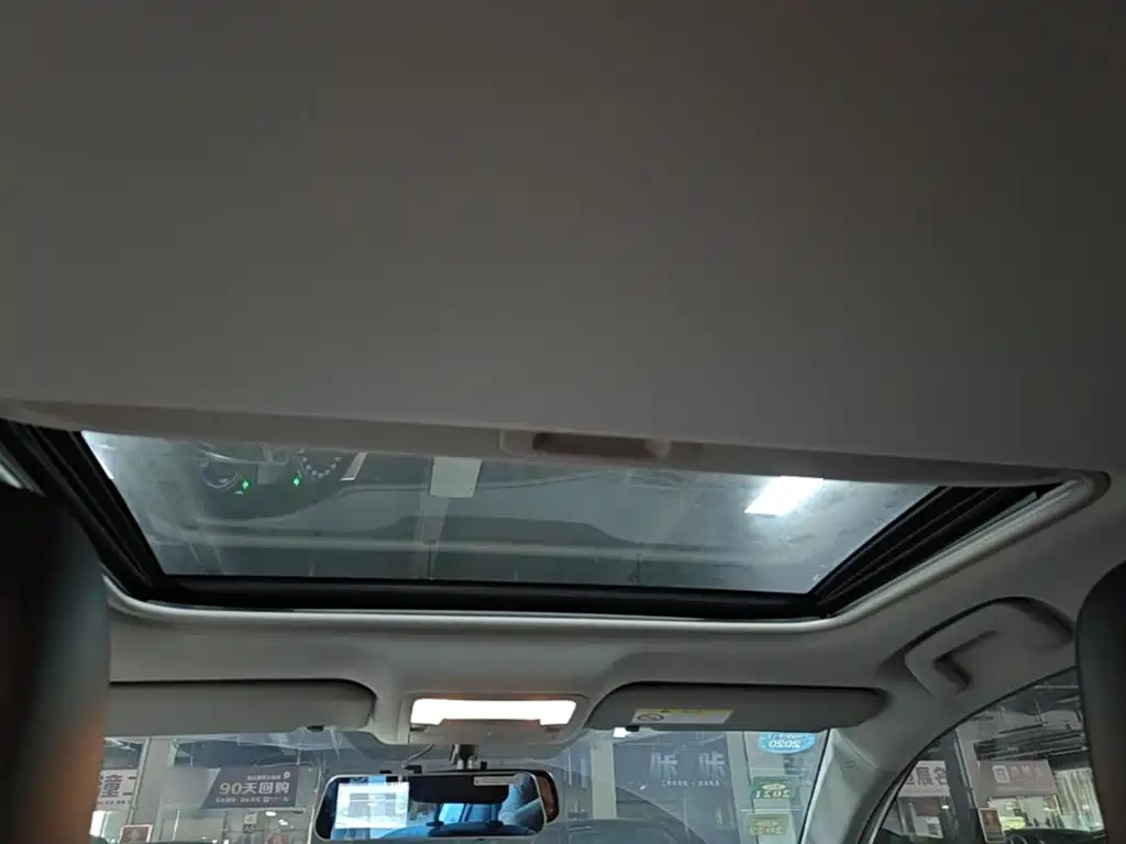 Toyota Corolla Hybrid — миниатюра 18