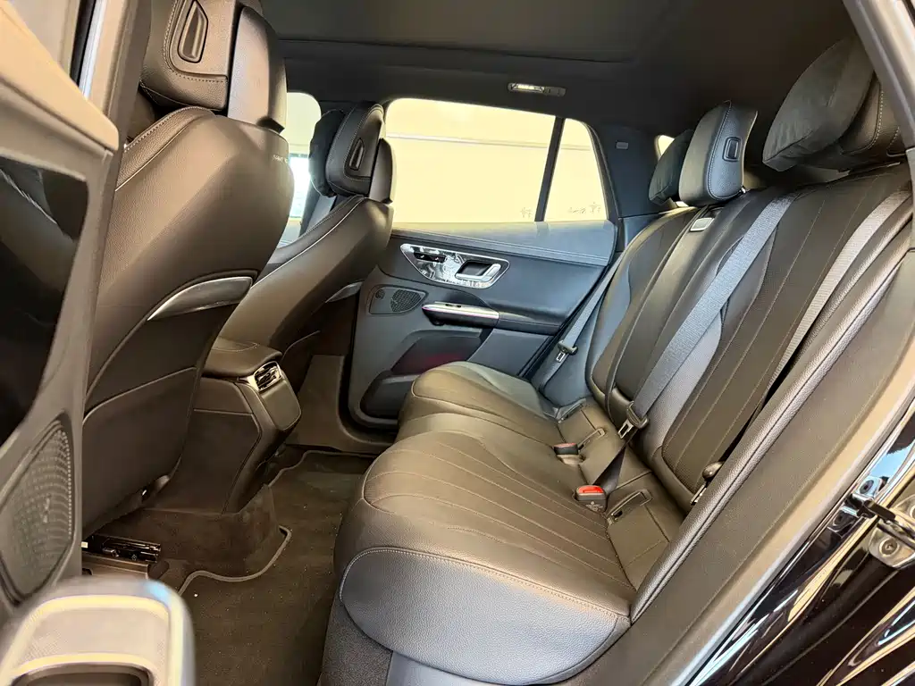 Mercedes-Benz EQE SUV — миниатюра 13