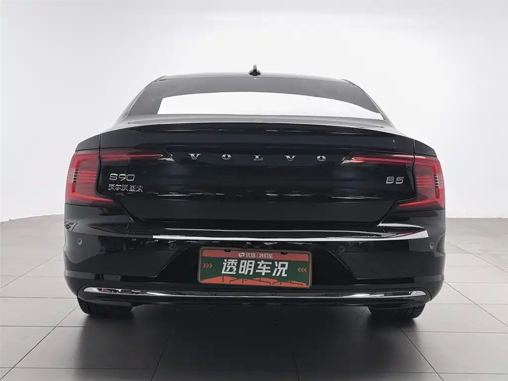 Volvo S90 2023 B5 Luxury