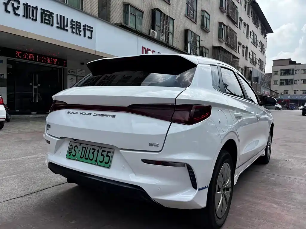 BYD E2