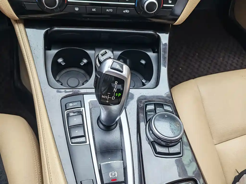 BMW 5 Series — миниатюра 9