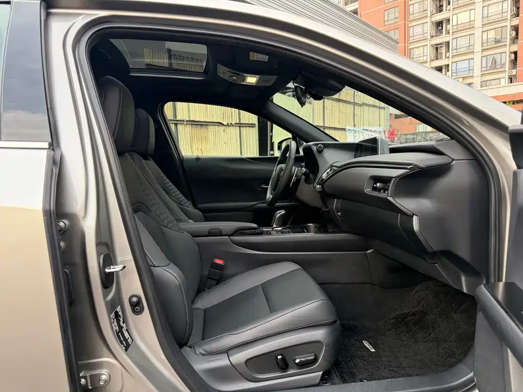 Lexus UX New Energy — миниатюра 10