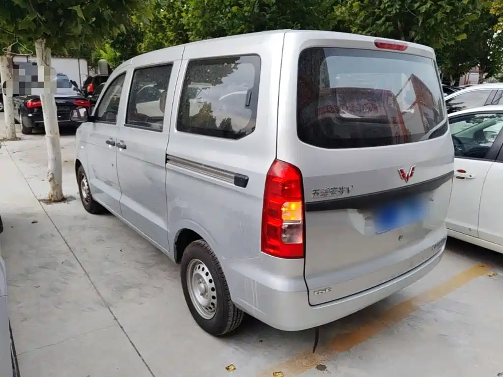 Wuling Hongguang V — миниатюра 5