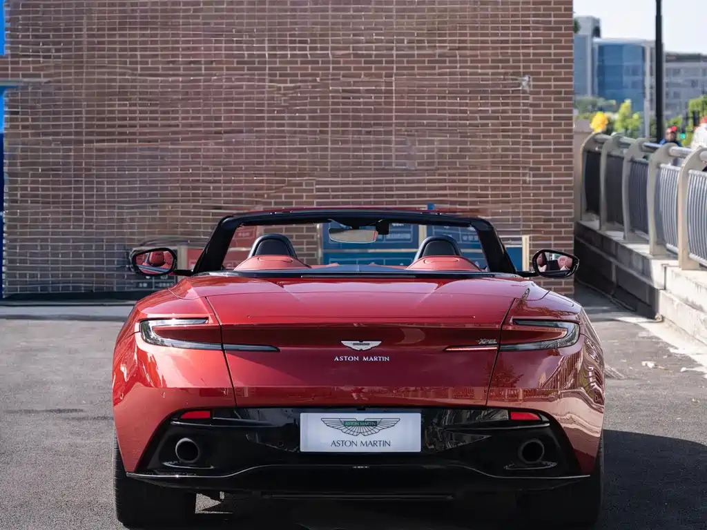 Aston Martin DB11 — миниатюра 7