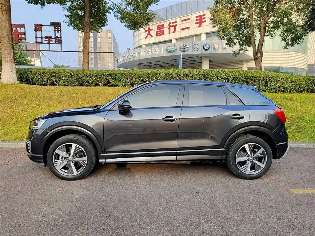 AUDI Q2L E TRON