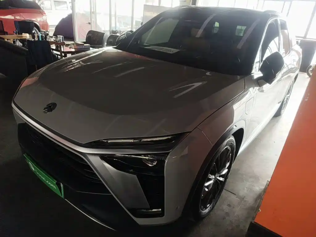 NIO ES8