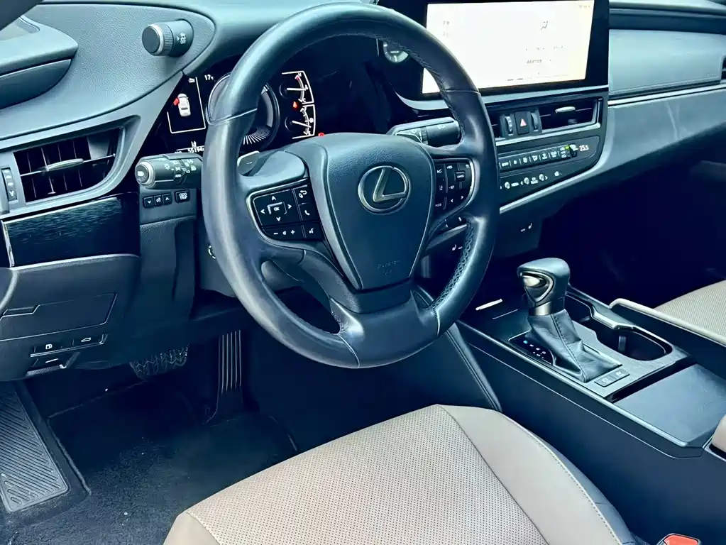 Lexus ES 2022 300h