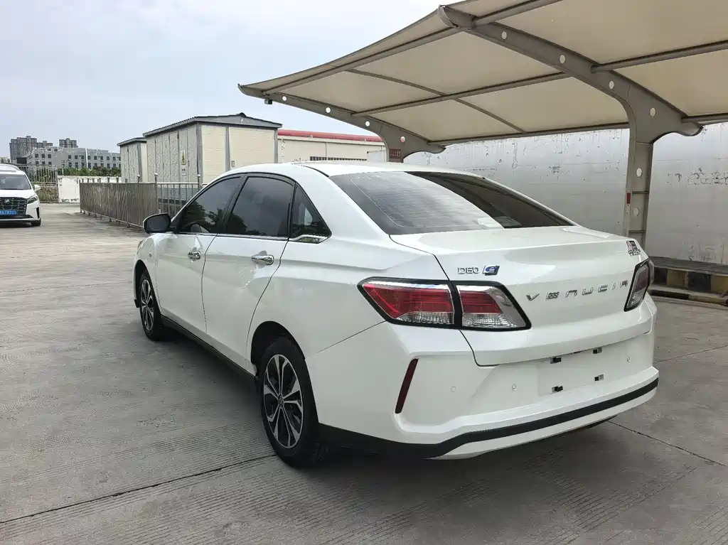 Venucia D60EV