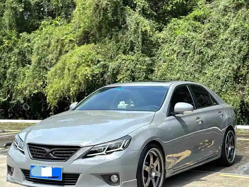 Купить Toyota Reiz