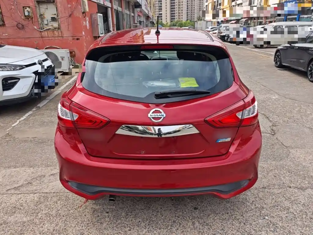 Nissan Tiida — миниатюра 6