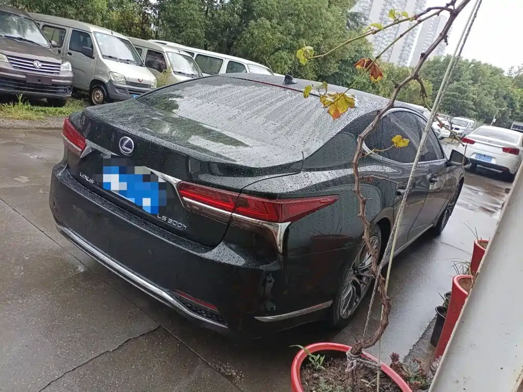 Lexus LS — миниатюра 3