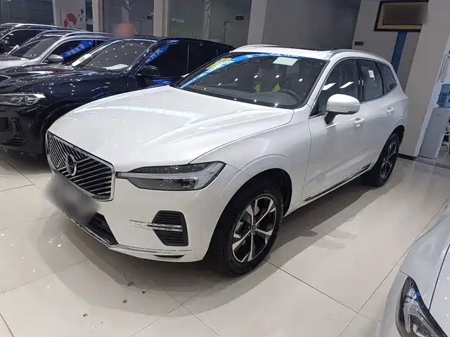 VOLVO XC60 2025