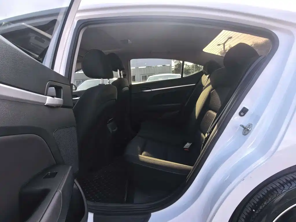 Hyundai Elantra — миниатюра 20