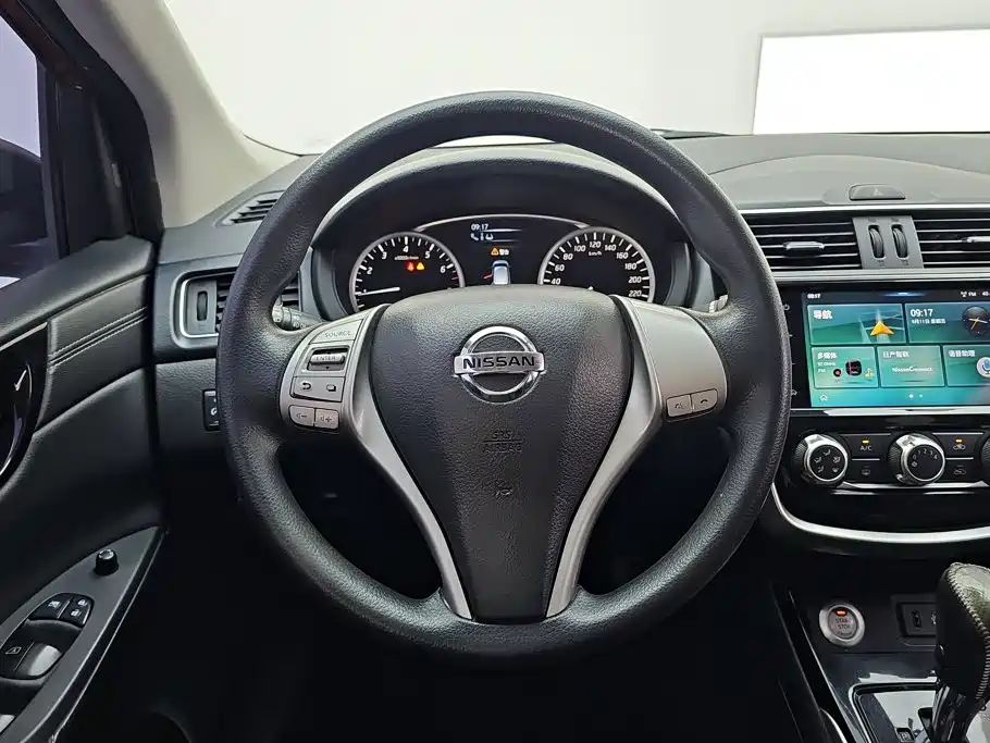 Nissan Tiida — миниатюра 15