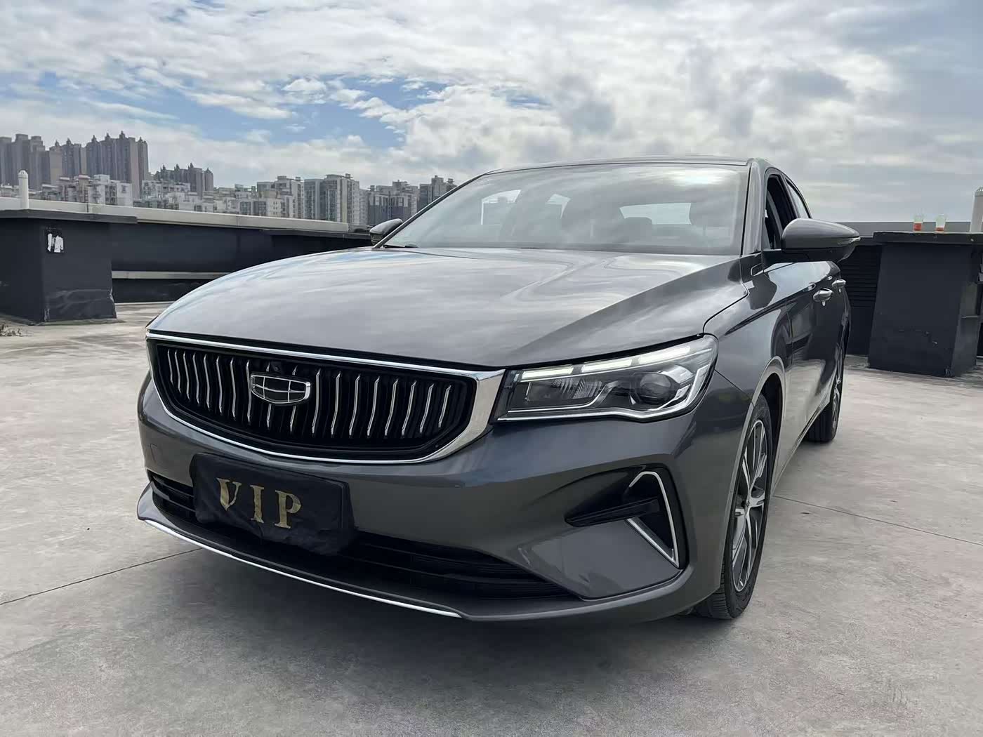 Geely Emgrand 1.5 л 2022 г. Серебристо-серый, пробег 23000 км