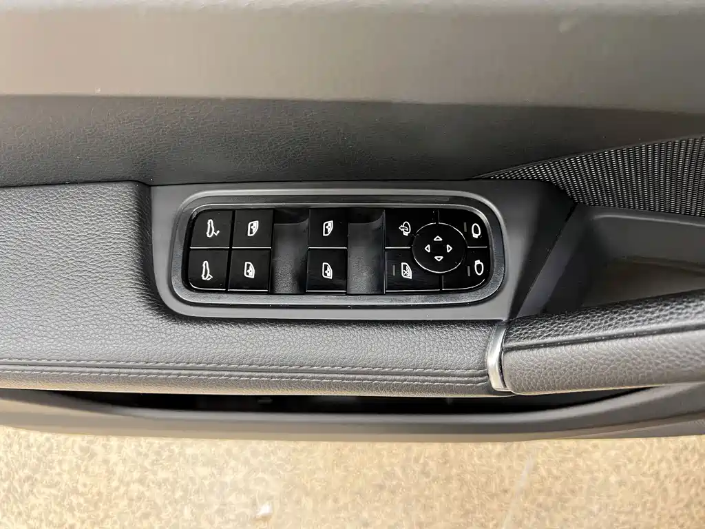 Porsche Cayenne — миниатюра 15