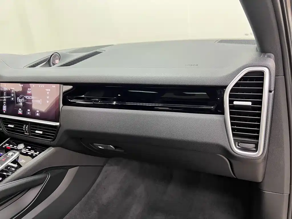 Porsche Cayenne — миниатюра 19