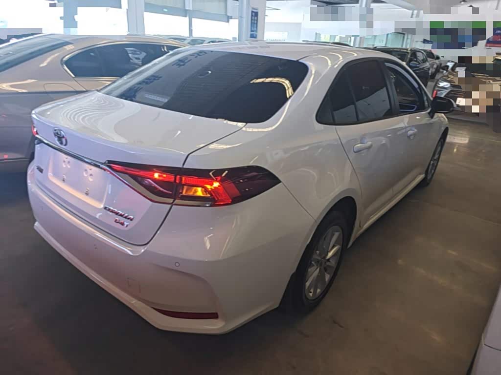 Toyota Corolla 1.2 л 2022 г. Белый, пробег 29900 км