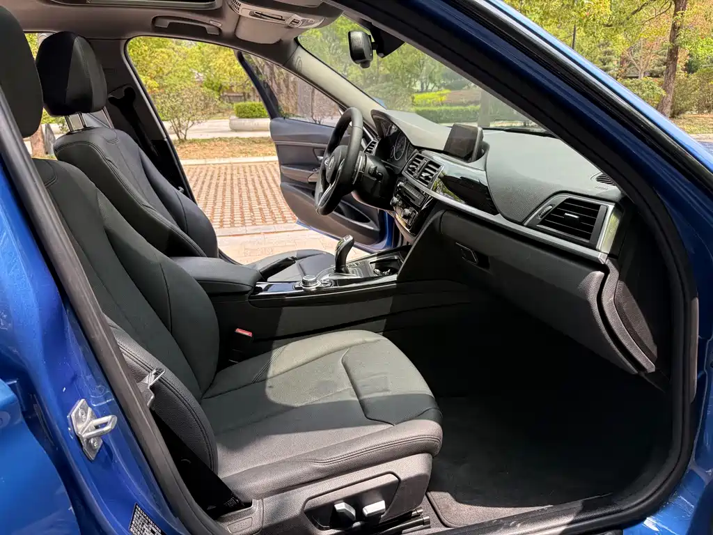 BMW 3 Series — миниатюра 11