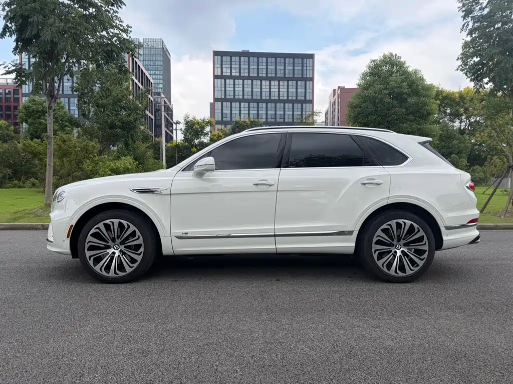 Bentley Bentayga — миниатюра 9