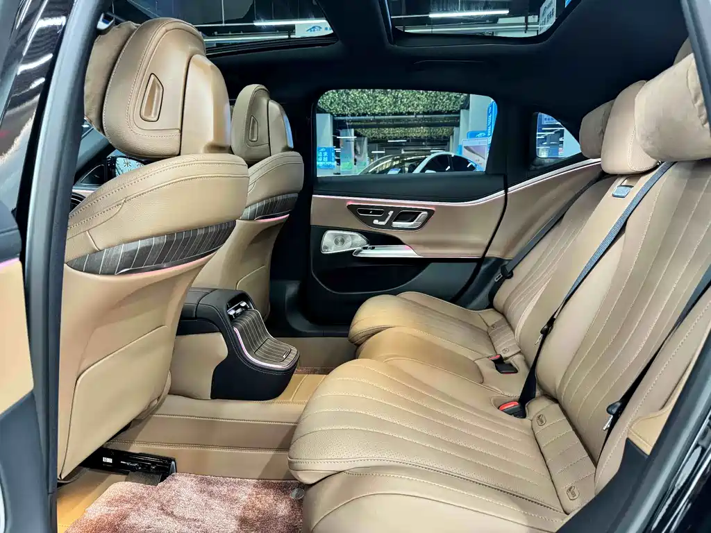 Mercedes-Benz E-Class — миниатюра 11
