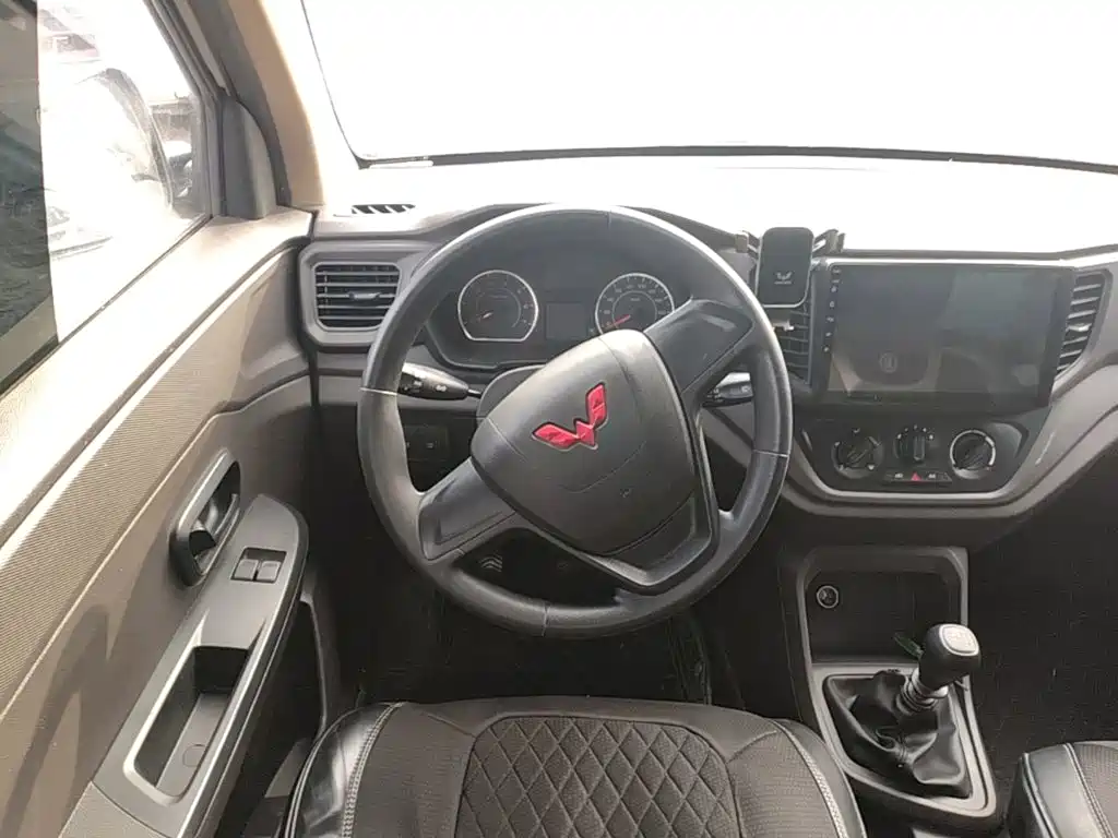 Wuling Hongguang V — миниатюра 7