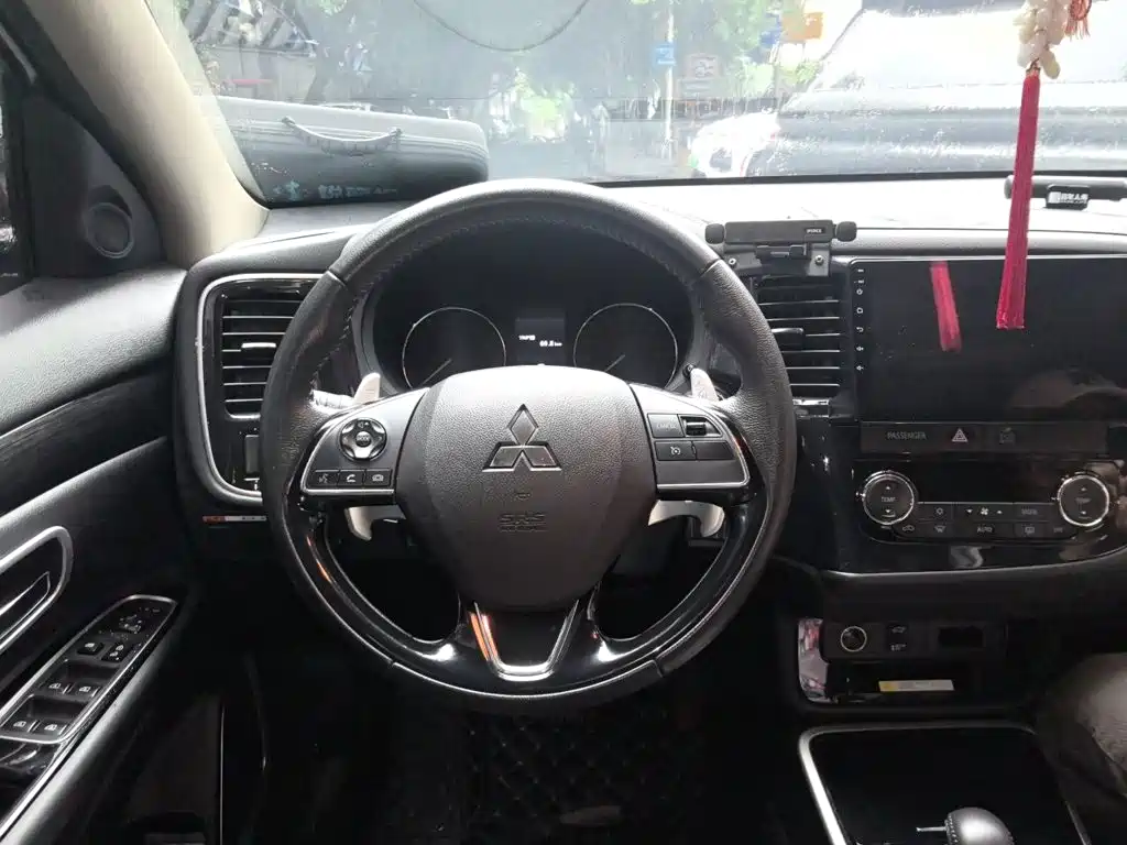 Mitsubishi Outlander — миниатюра 6
