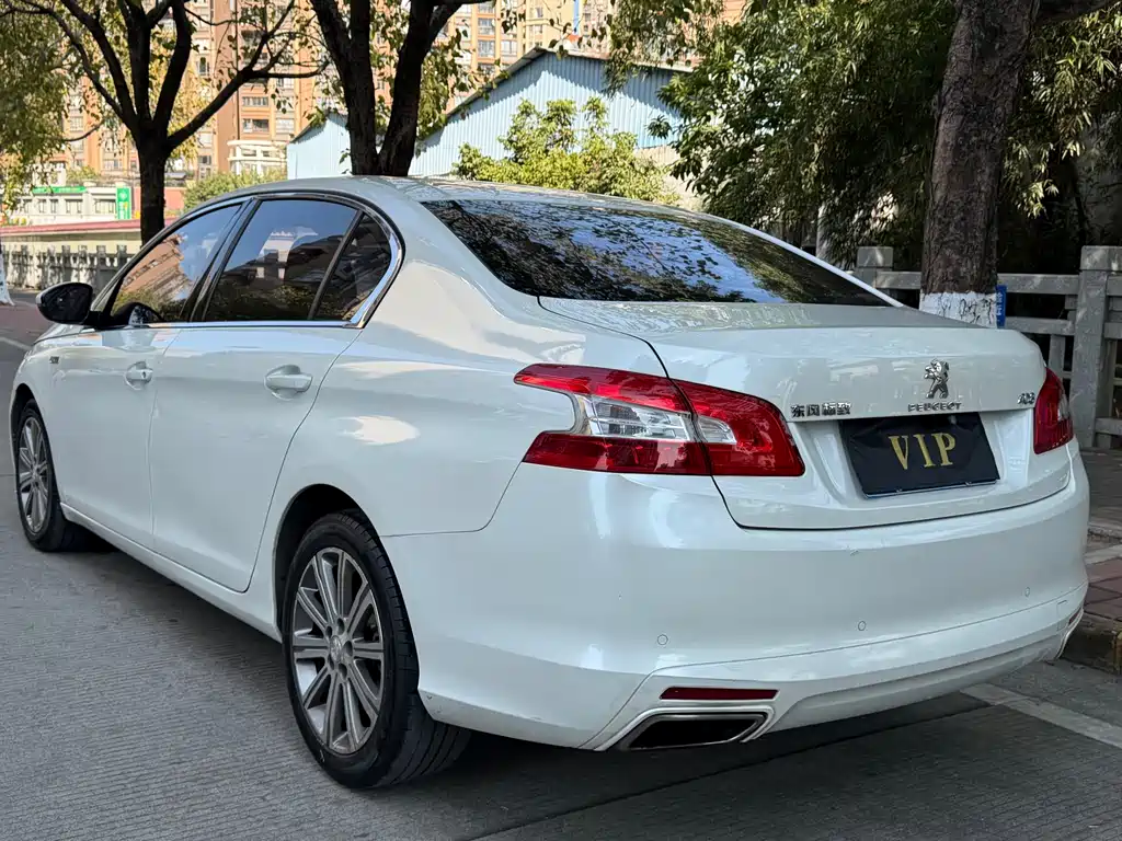 PEUGEOT 408