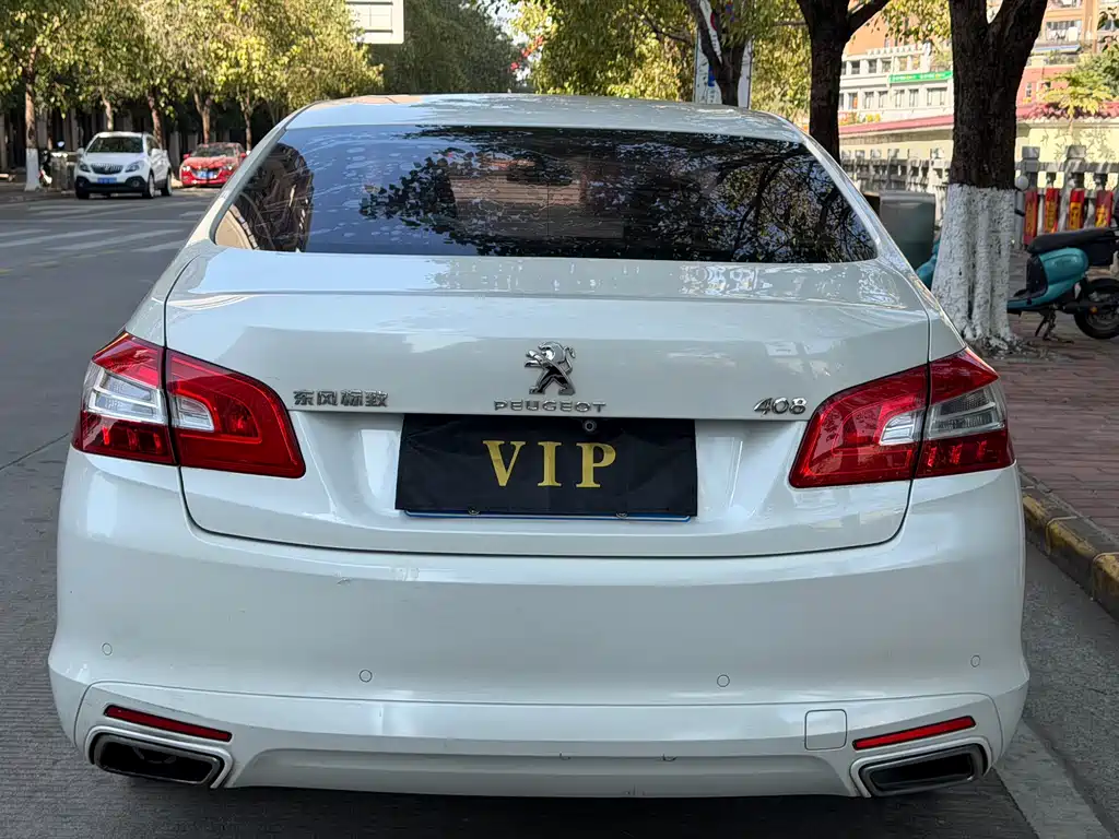 PEUGEOT 408