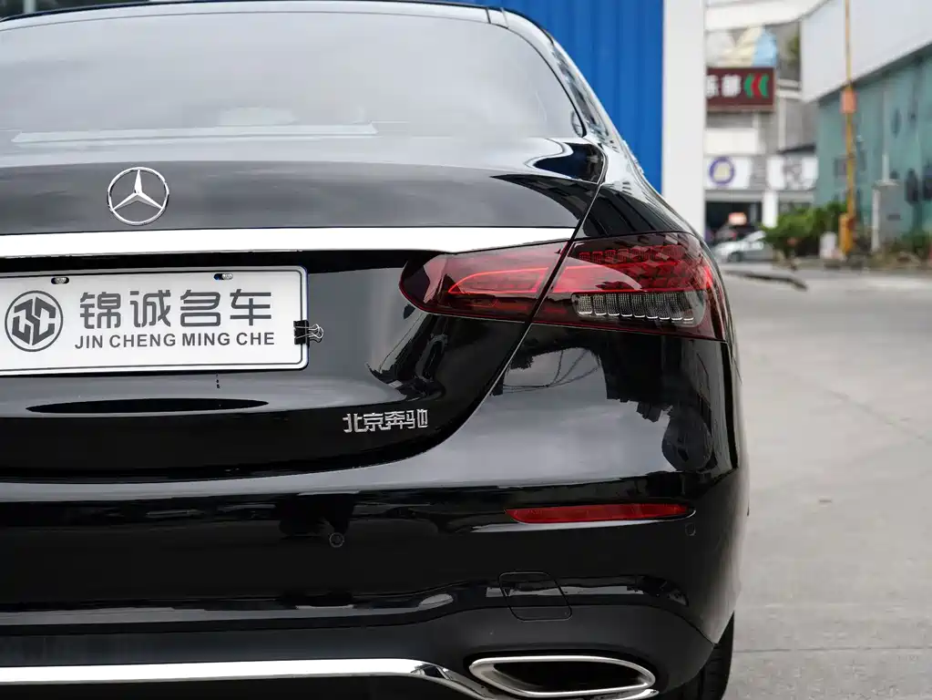 Mercedes-Benz E-Class — миниатюра 10