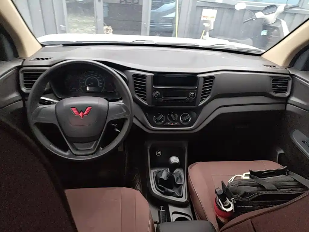 Wuling Hongguang V — миниатюра 6
