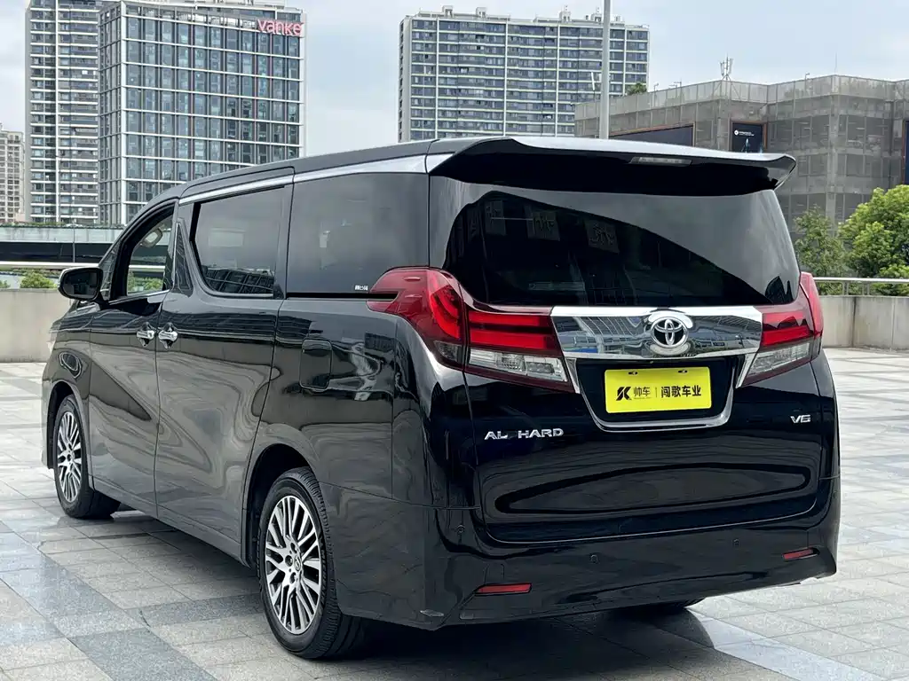 Toyota Alphard — миниатюра 6