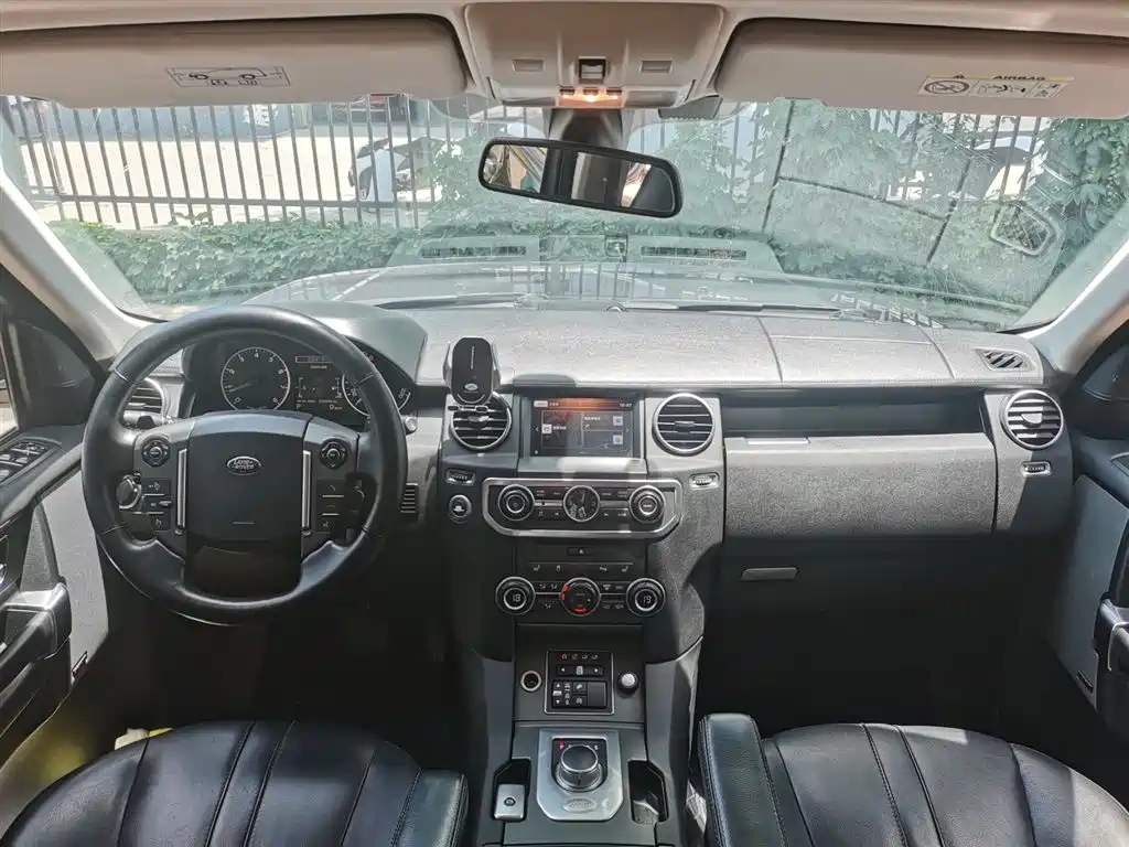 Land Rover Discovery 2015 3.0 SC V6 SE
