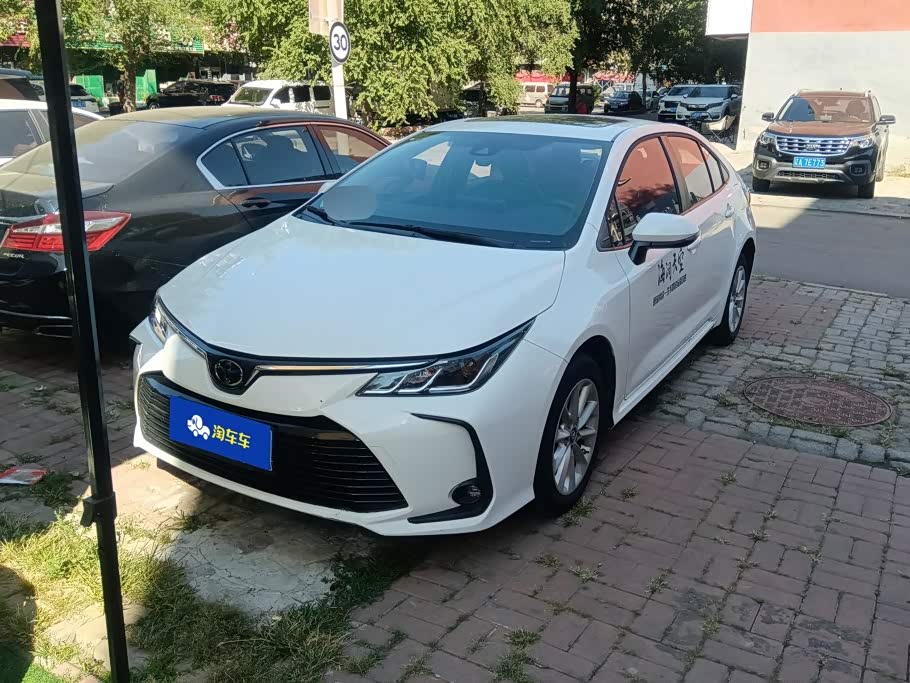 Toyota Corolla 1.2 л 2022 г. Белый, пробег 40400 км