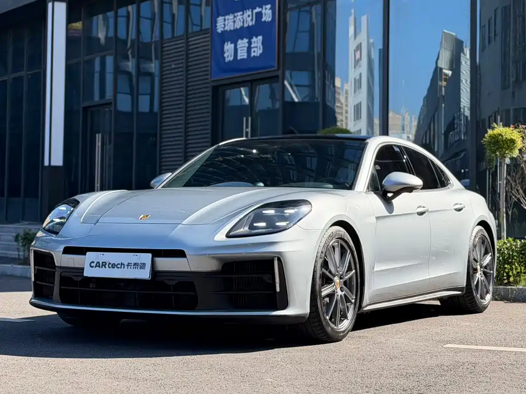PORSCHE PANAMERA