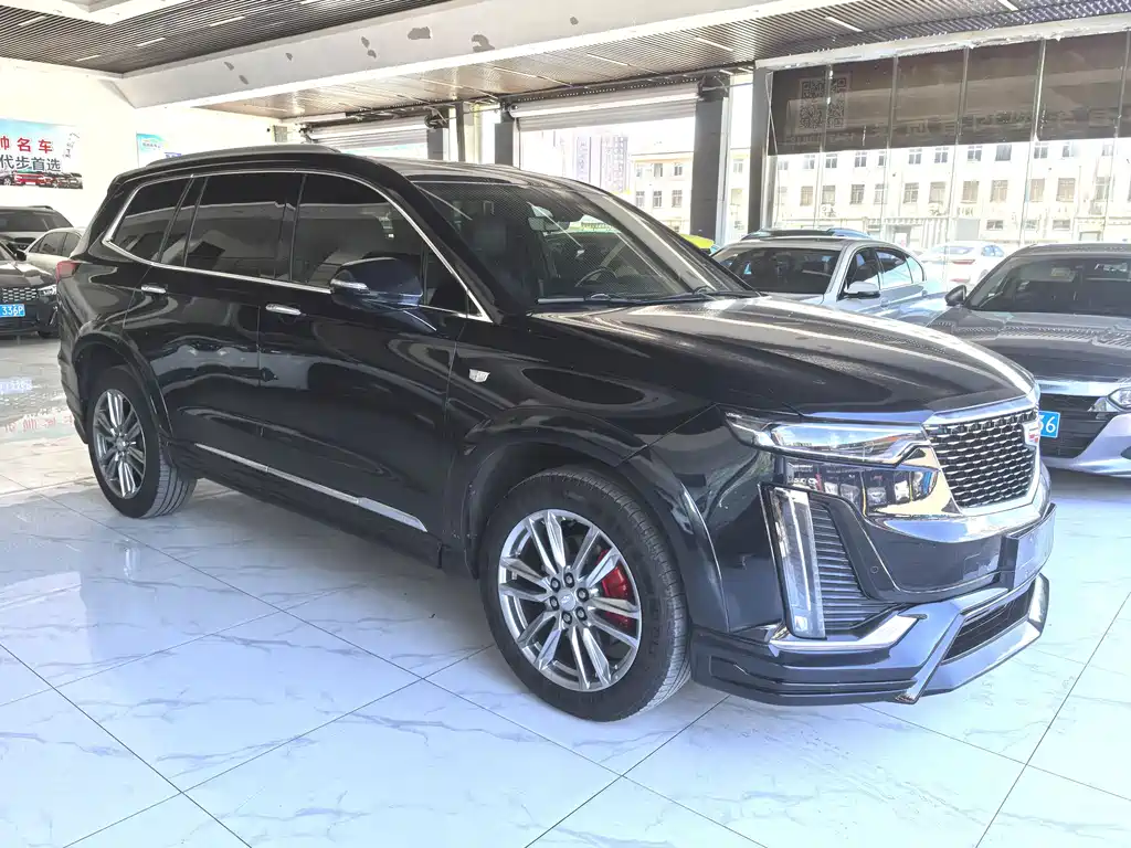 CADILLAC XT6