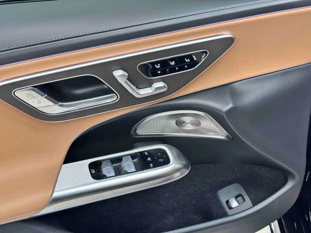Mercedes-Benz E-Class — миниатюра 8
